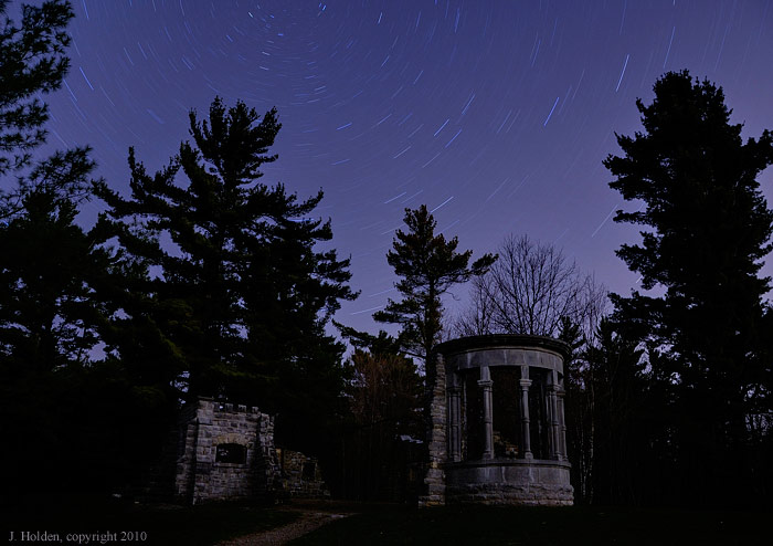 Kingsmere Ruins with star trails