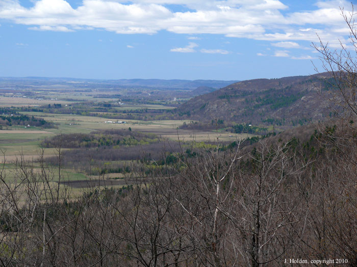 Champlain Lookout in early Spring colours