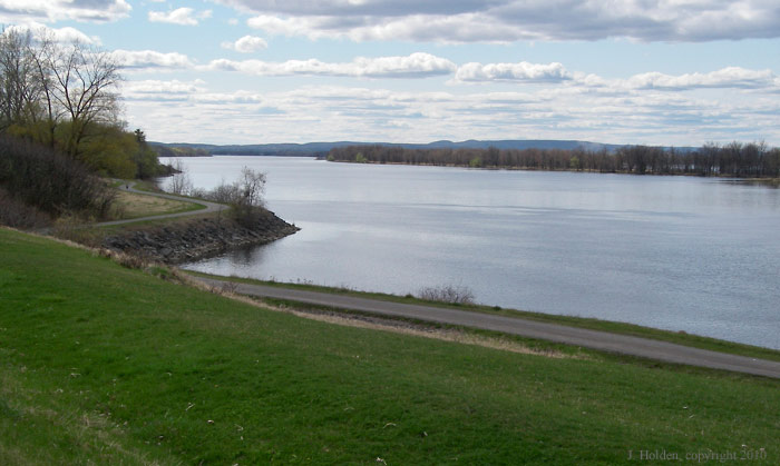 Ottawa River Pathway, Gatineau Hills, a  cyclist's view from Rockcliffe Parkway
